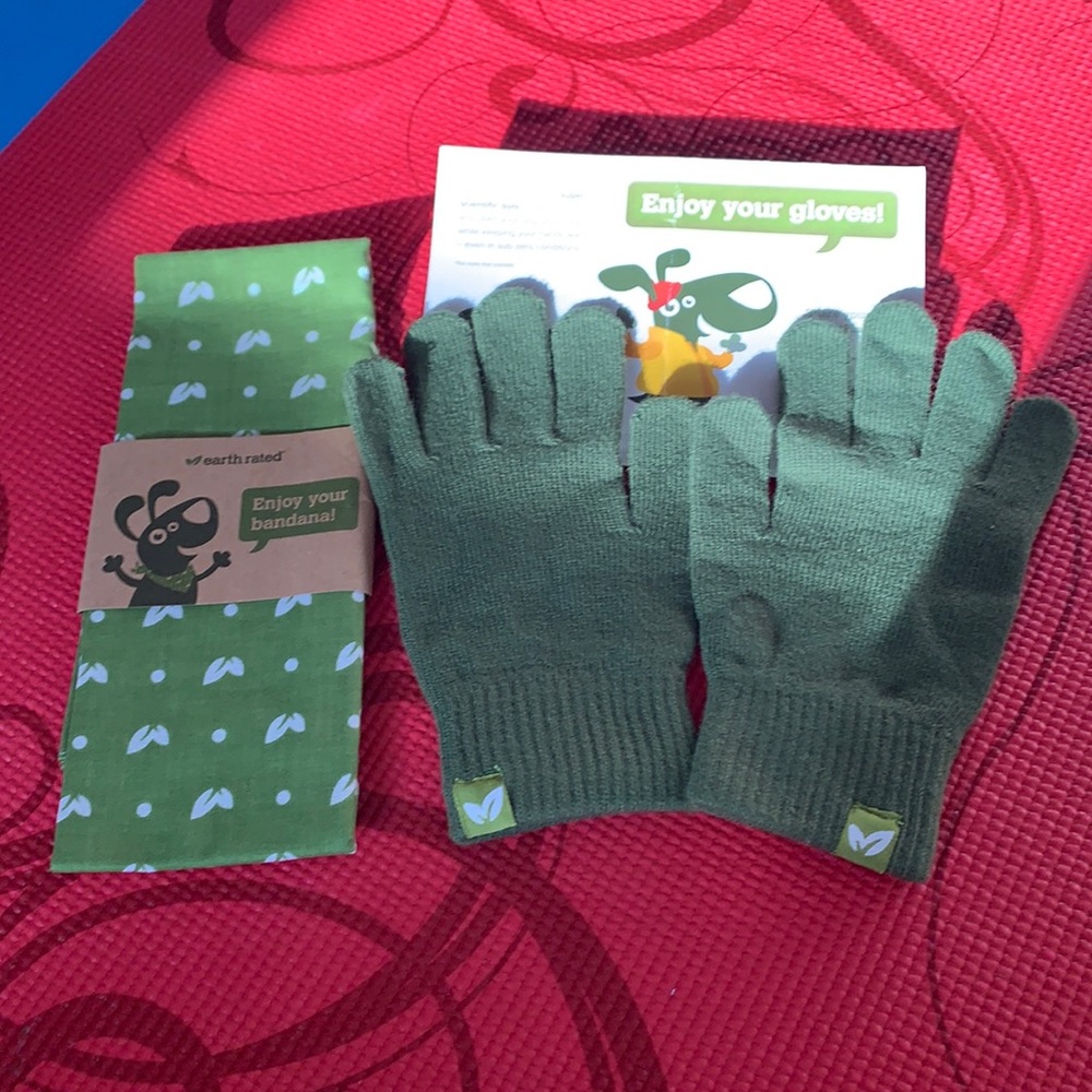 Brand New Earth Rated 🌱 Doggie 🐶 Bandana & Knit Gloves